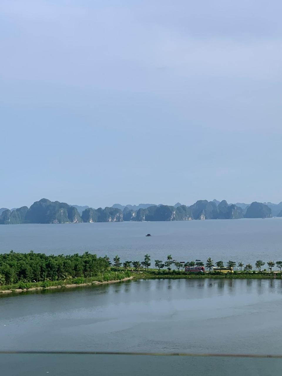 Sunday Premium Apartment Ha Long Exterior photo