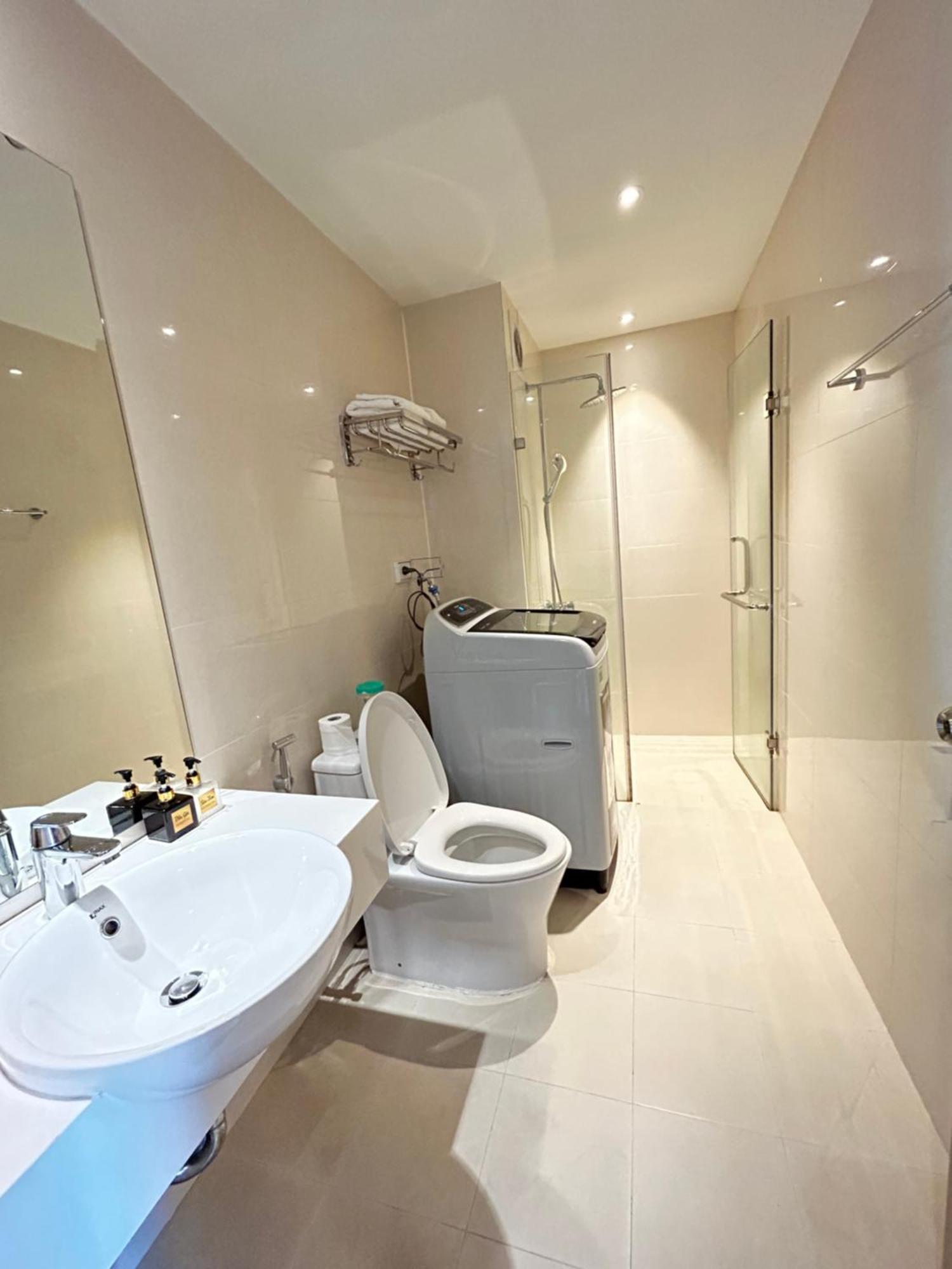 Sunday Premium Apartment Ha Long Exterior photo